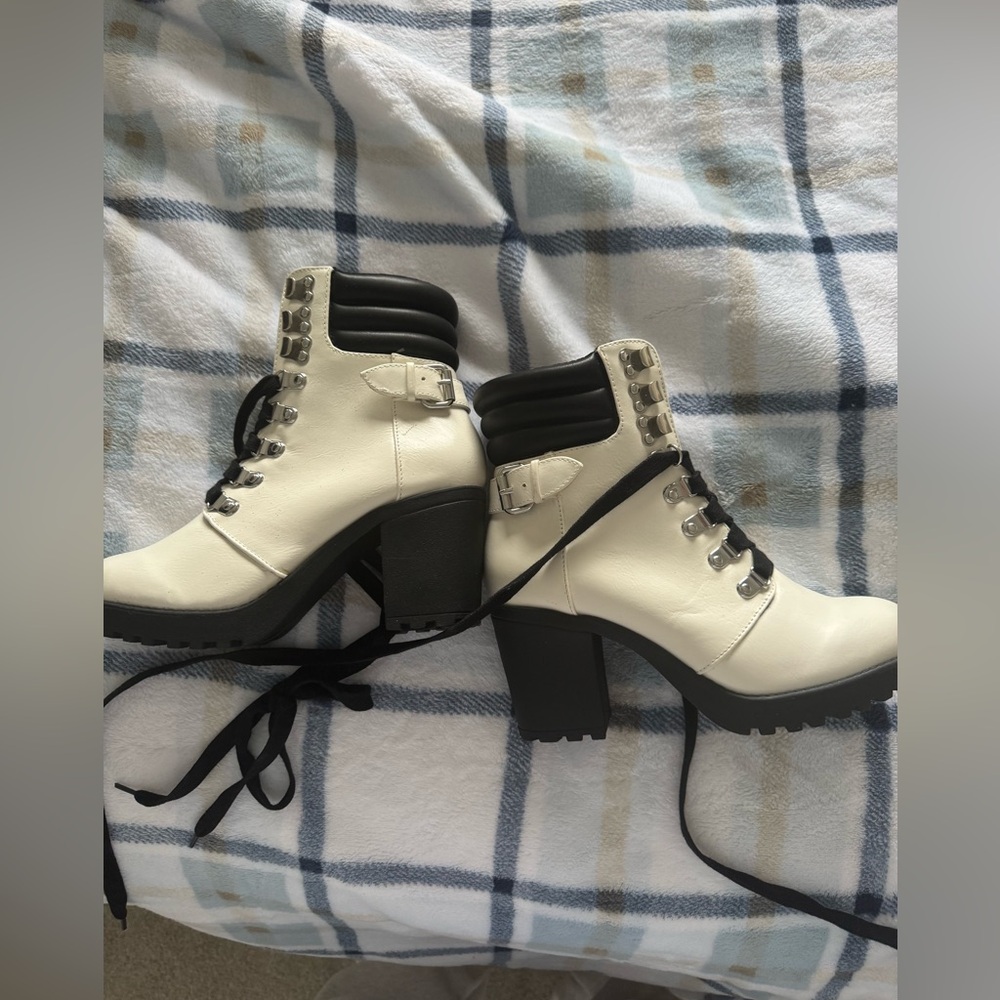 Mia boots